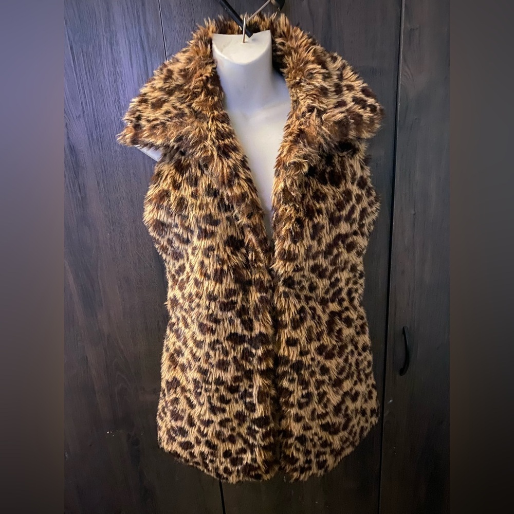 Yag couture Leopard Print Faux Fur Vest size M good condition